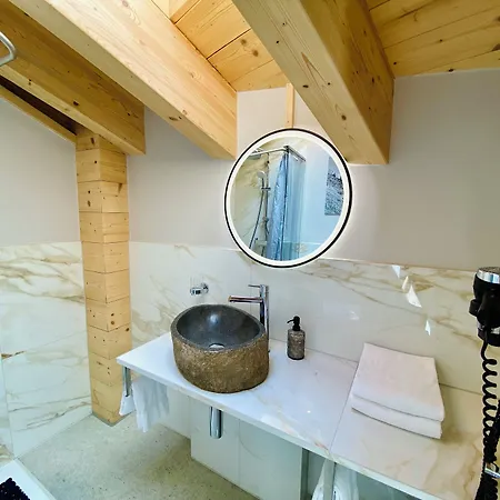 Otel Peaky Riders Self Check-in 2*