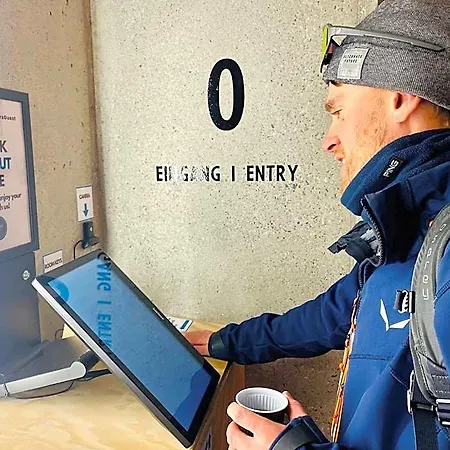 Peaky Riders Self Check-in מלון