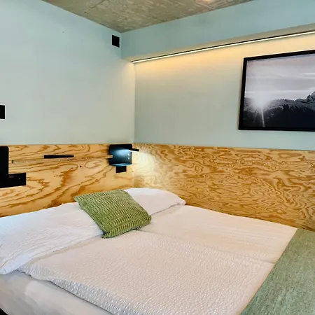 Peaky Riders Self Check-in צרמט