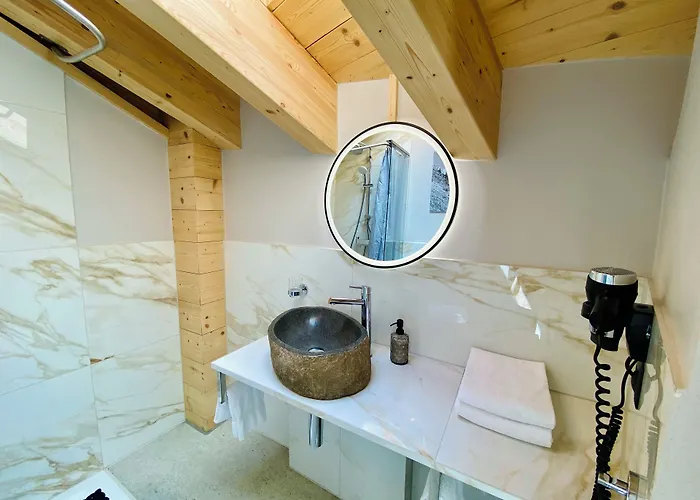 מלון Peaky Riders Self Check-in 2*